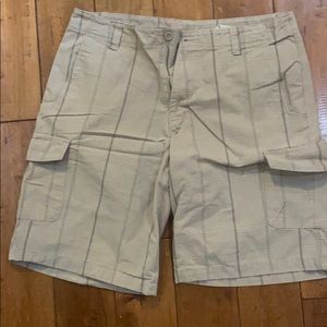 Men’s khaki north face cargo shorts